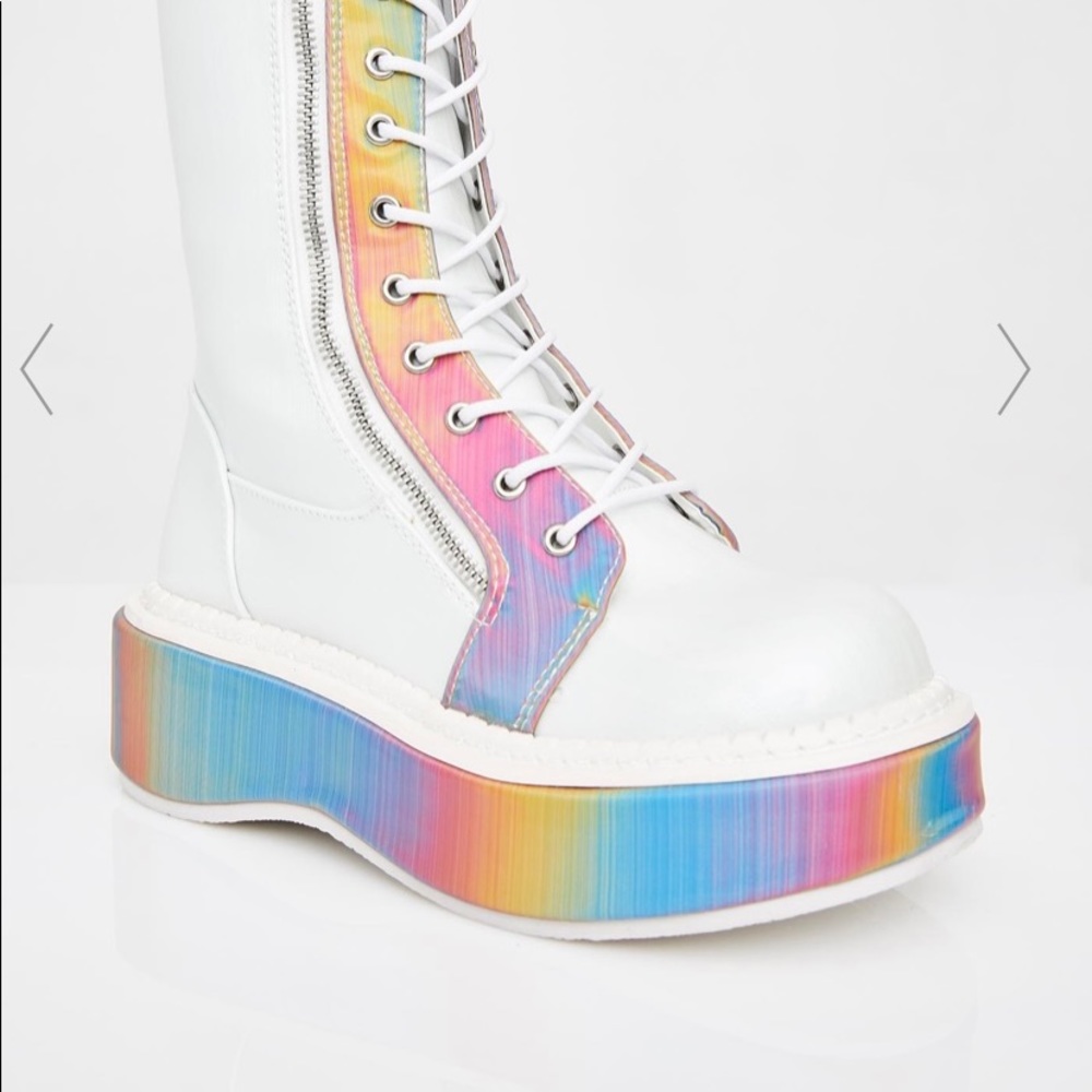 This Demonia platform electric Boots size 7’
